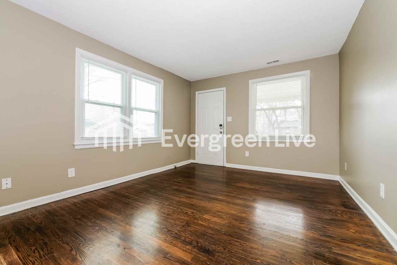 4936 Ne 48th St - Photo 3 of 15