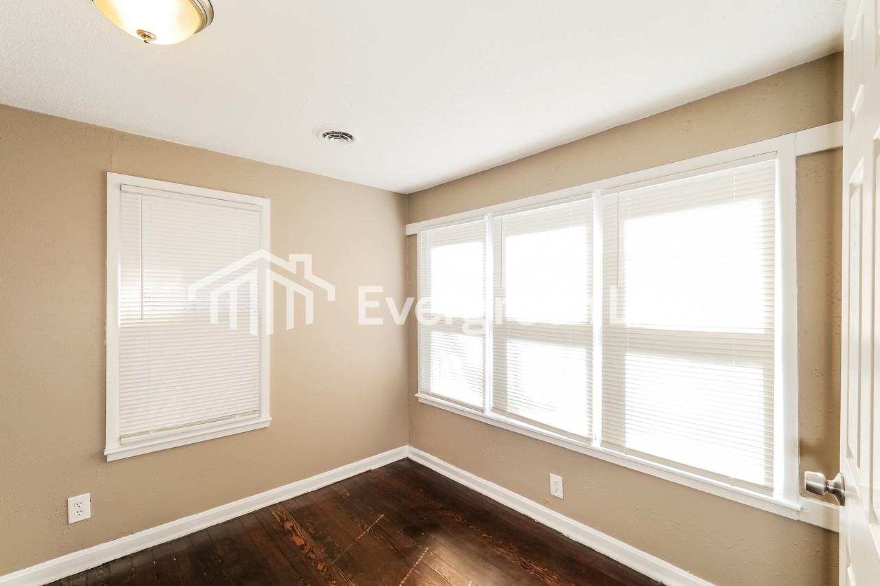 5302 Ne 49th St - Photo 7 of 15