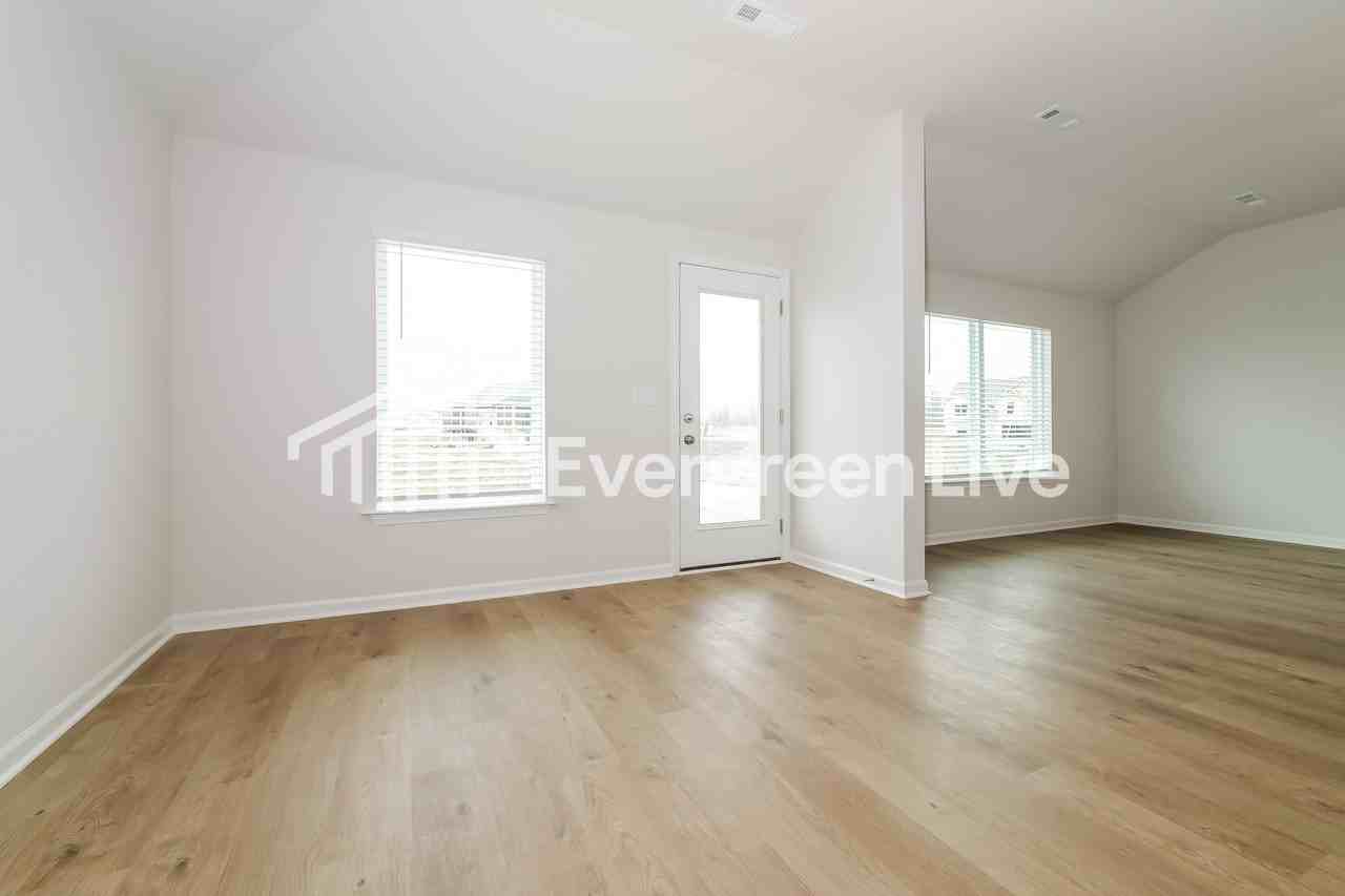 4705 Se 5th St - Photo 2 of 15