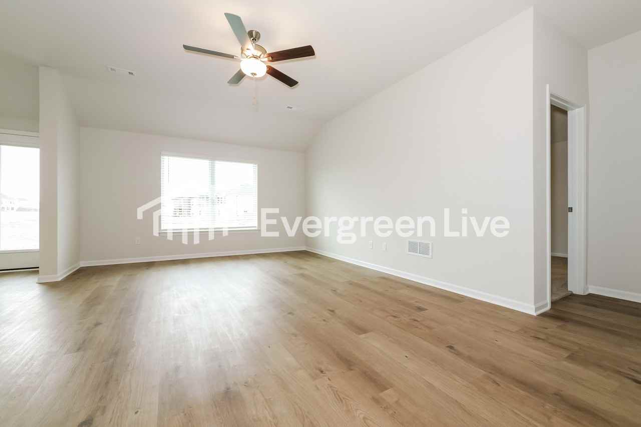 4705 Se 5th St - Photo 3 of 15