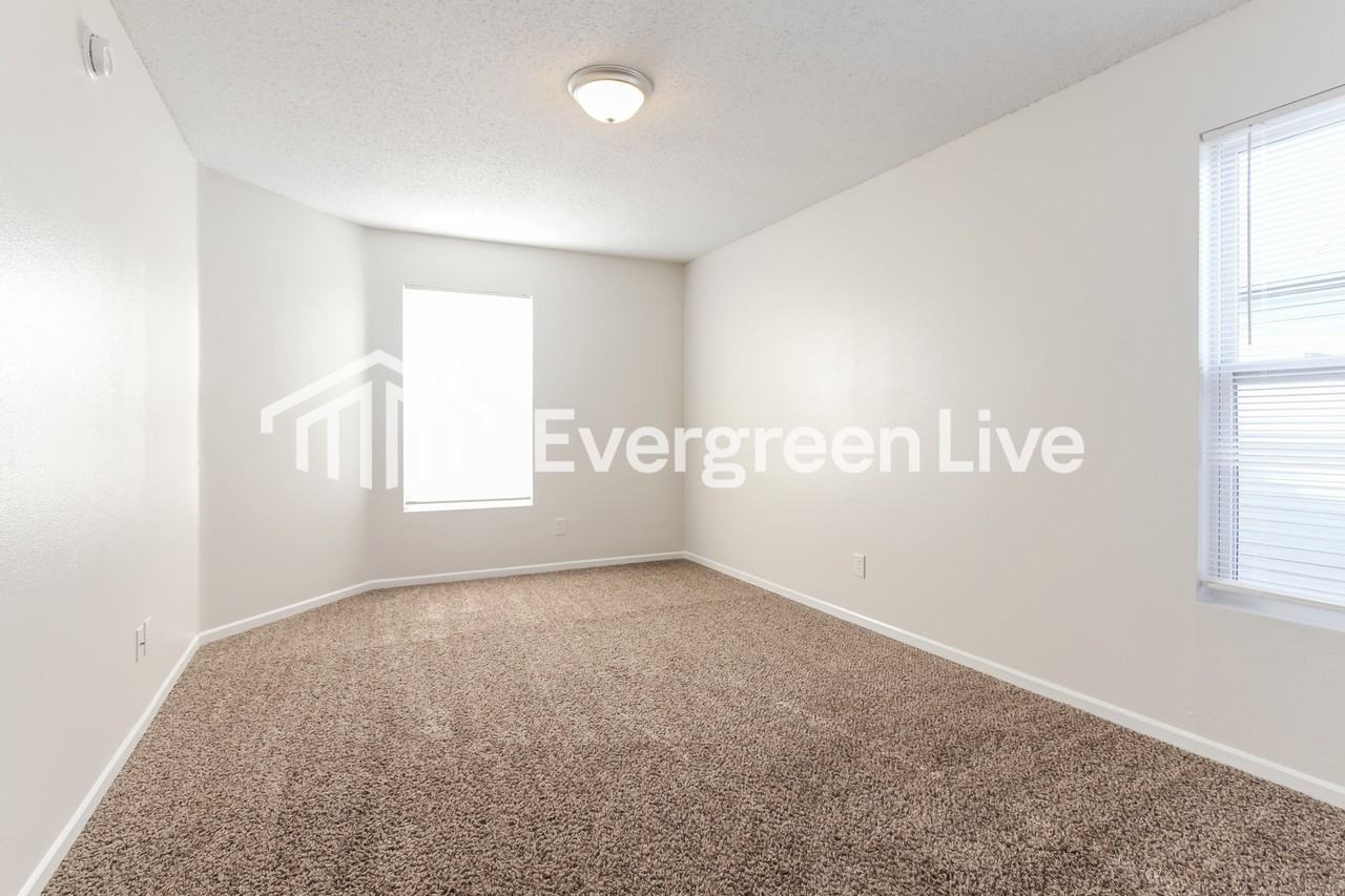 2329 Bridlewood Dr - Photo 2 of 10