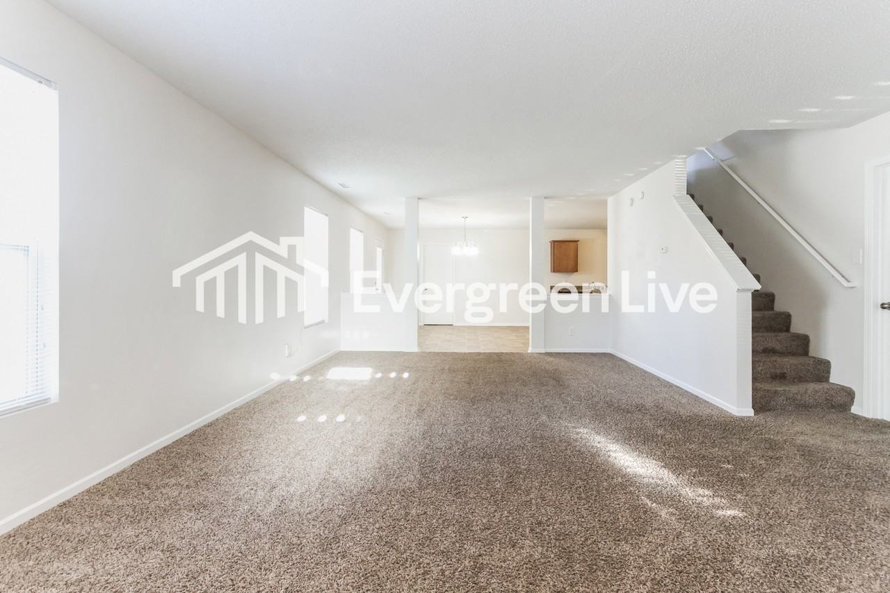 2329 Bridlewood Dr - Photo 3 of 10