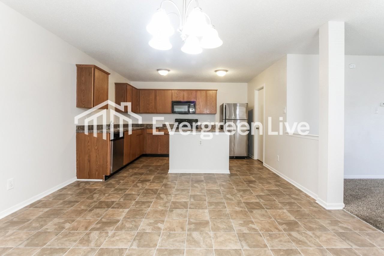 2329 Bridlewood Dr - Photo 5 of 10