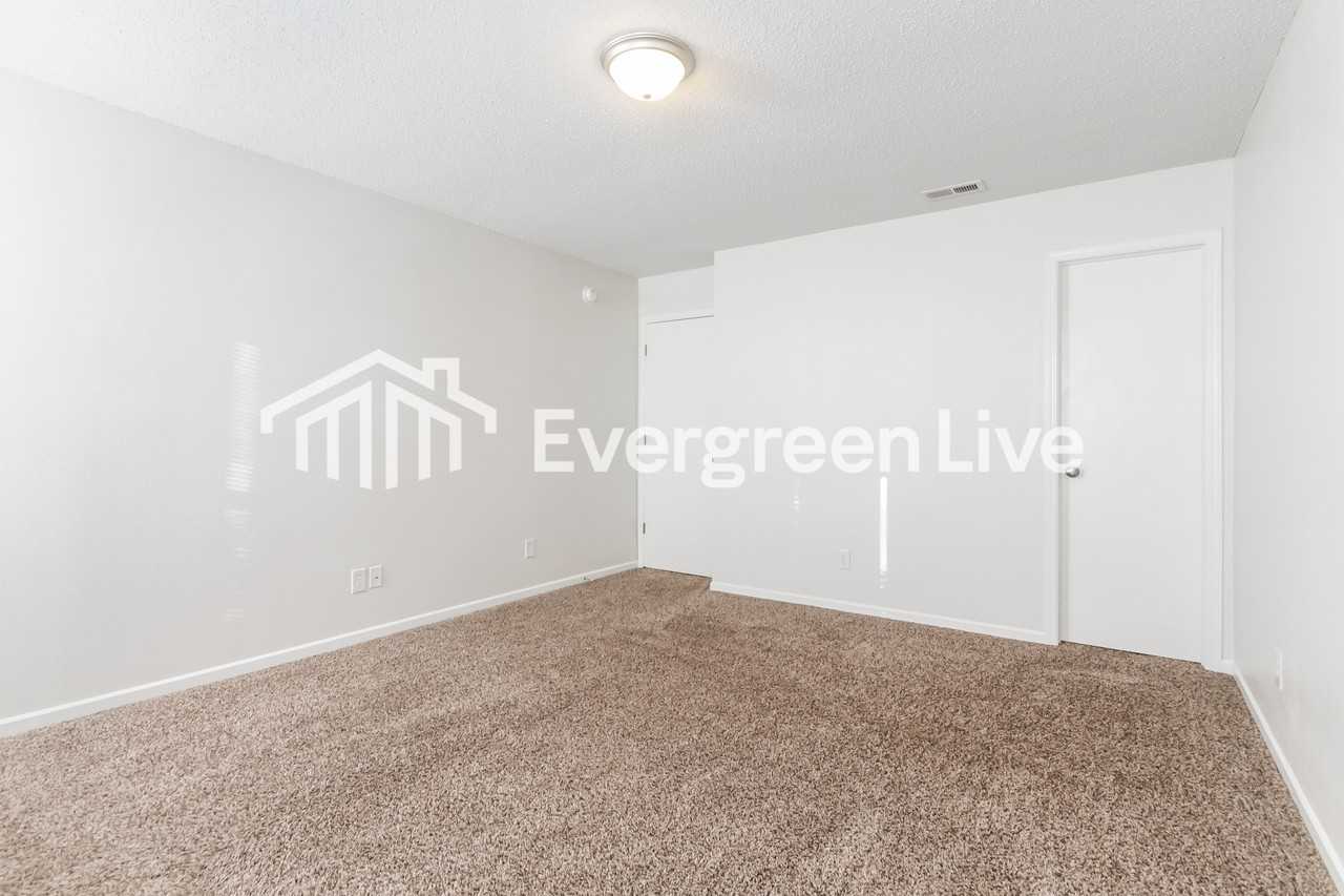 2329 Bridlewood Dr - Photo 7 of 9