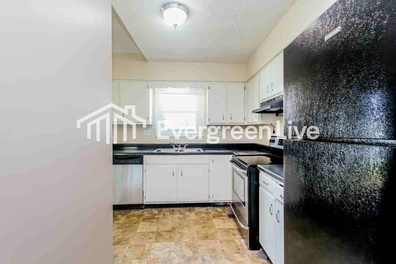 1343 Countryside Dr - Photo 5 of 15