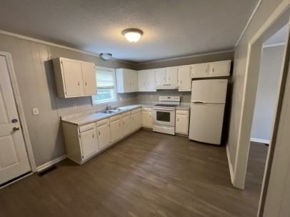 303 Pineywood Road - Photo 6 of 16