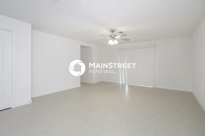 1138 Union Ave - Photo 4 of 16