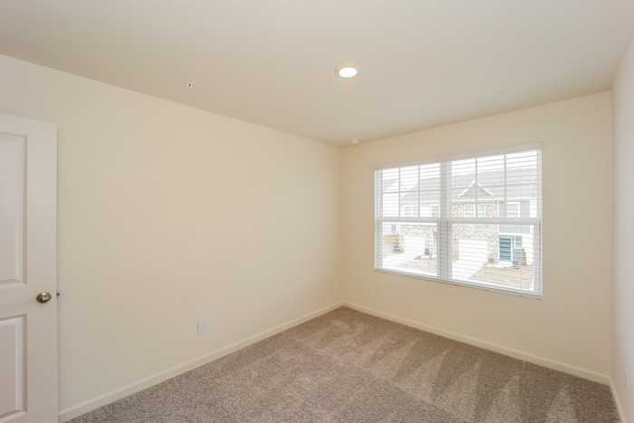 635 Magnolia Cir - Photo 2 of 16