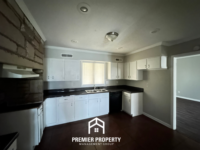 6297 Trafalgar Rd - Photo 7 of 21