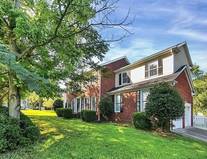 6629 Brenock Ln - Photo 3 of 36