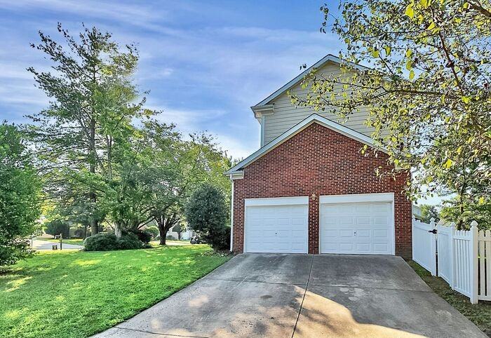 6629 Brenock Ln - Photo 5 of 36