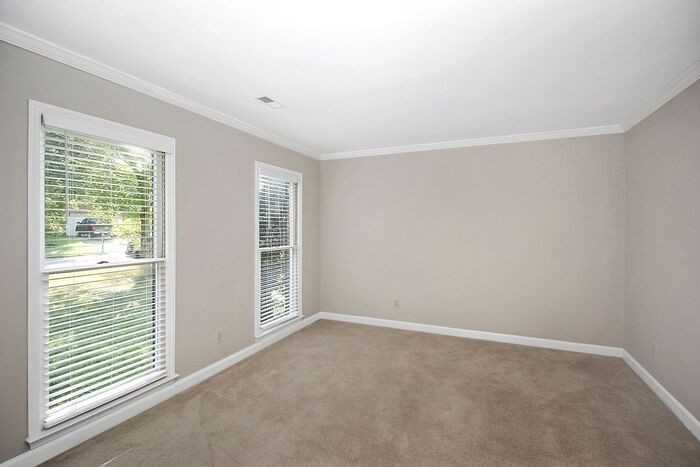 6629 Brenock Ln - Photo 7 of 36