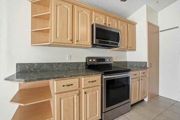 212 Pheasant Run - Photo 2 of 25