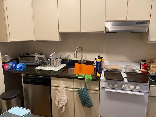 38 Phillips St #B - Photo 2 of 12