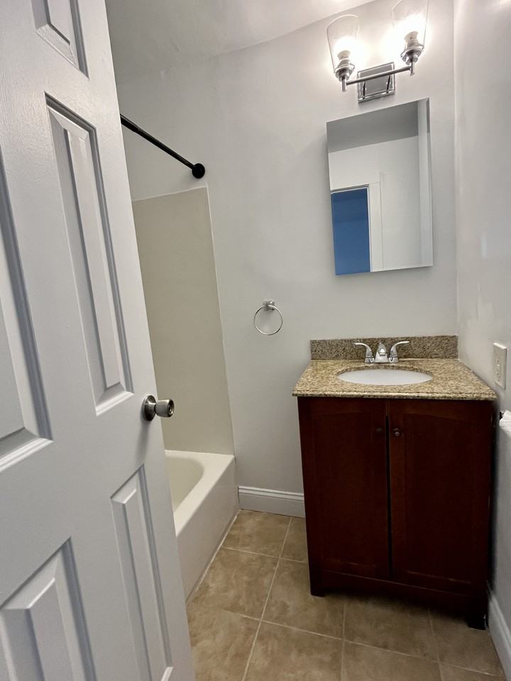 14 Center Ave #1N - Photo 4 of 5