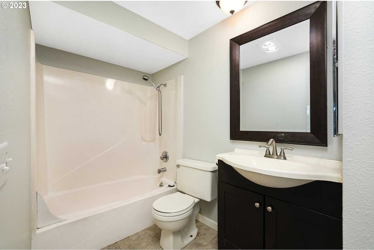 1470 Se Walnut St #26 - Photo 4 of 14