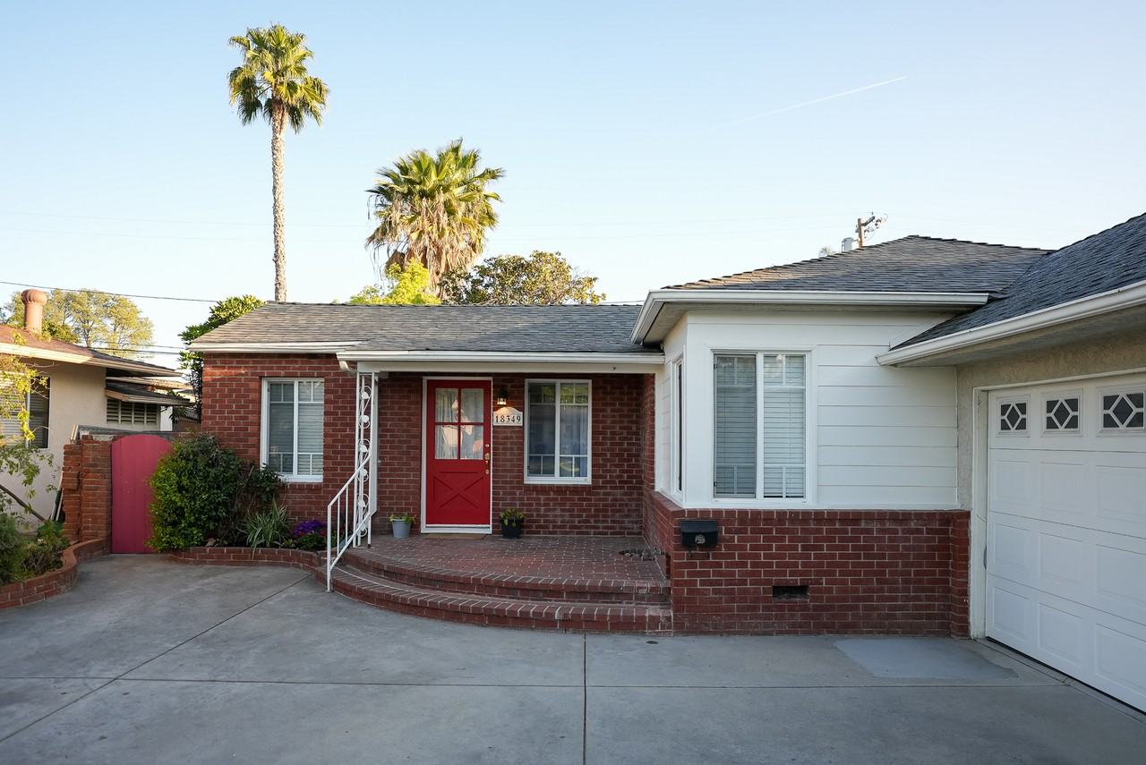 18349 Sylvan St #NA - Photo 2 of 17