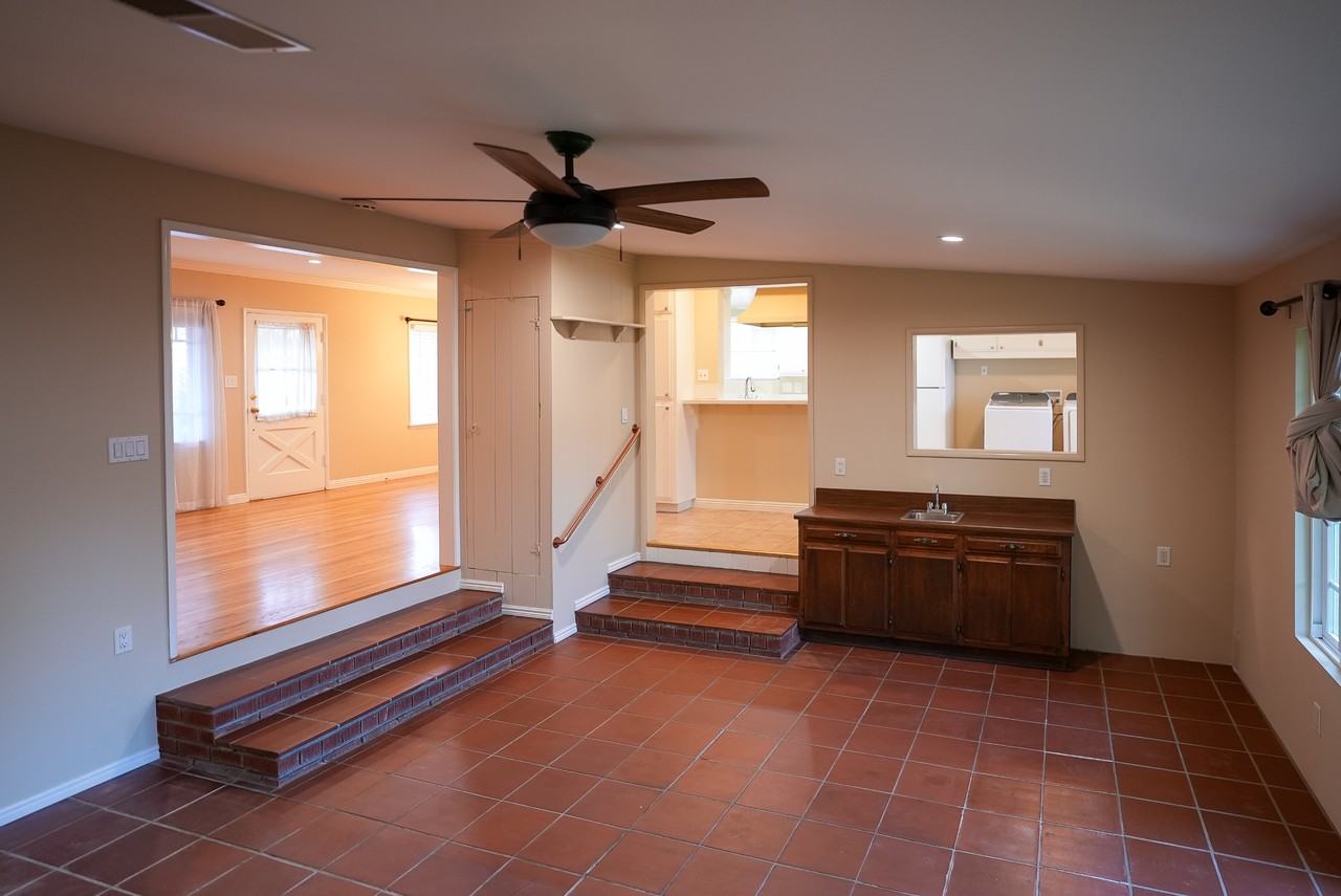 18349 Sylvan St #NA - Photo 4 of 17