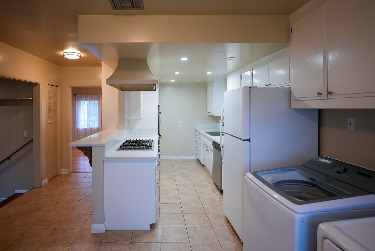 18349 Sylvan St #NA - Photo 7 of 17