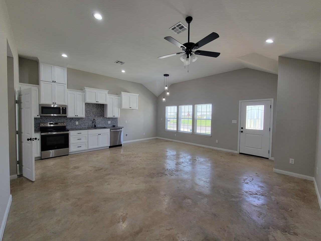 630 Pullen St #A - Photo 3 of 16