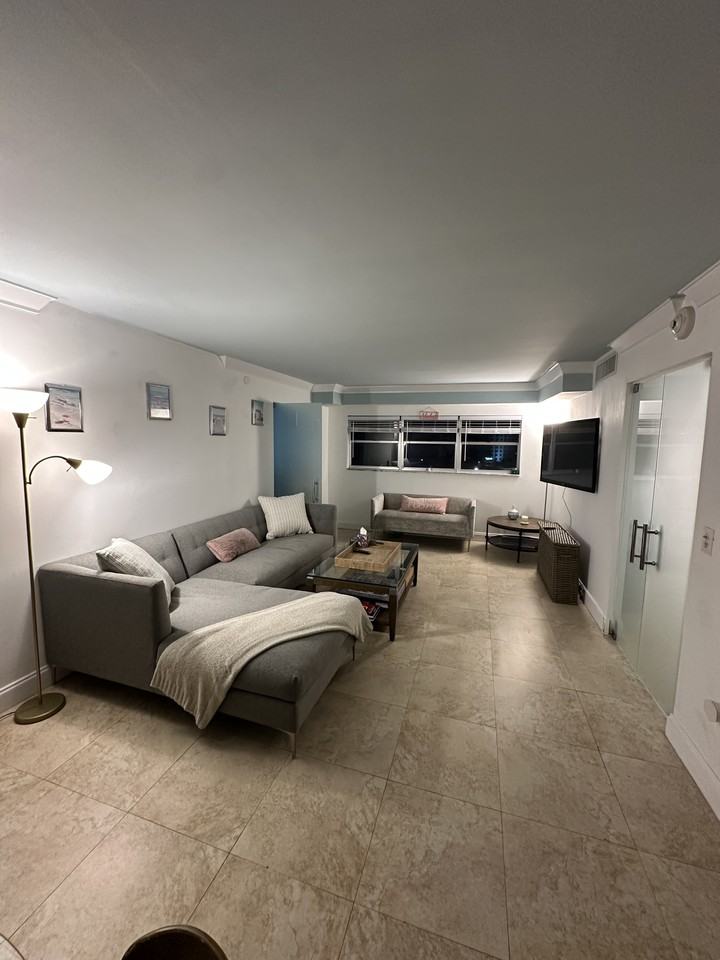 1881 Washington Ave #12E - Photo 2 of 21