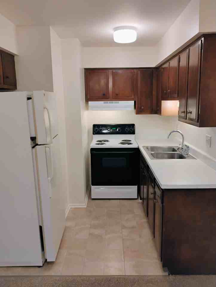 27060 Grandmont St #9 - Photo 2 of 6