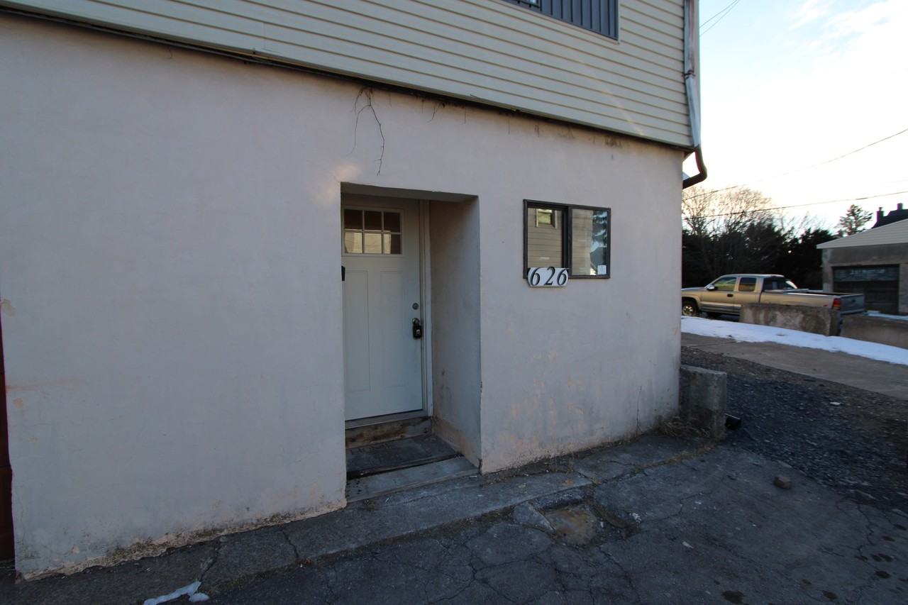 11ST N Church St #1 - Photo 6 of 9