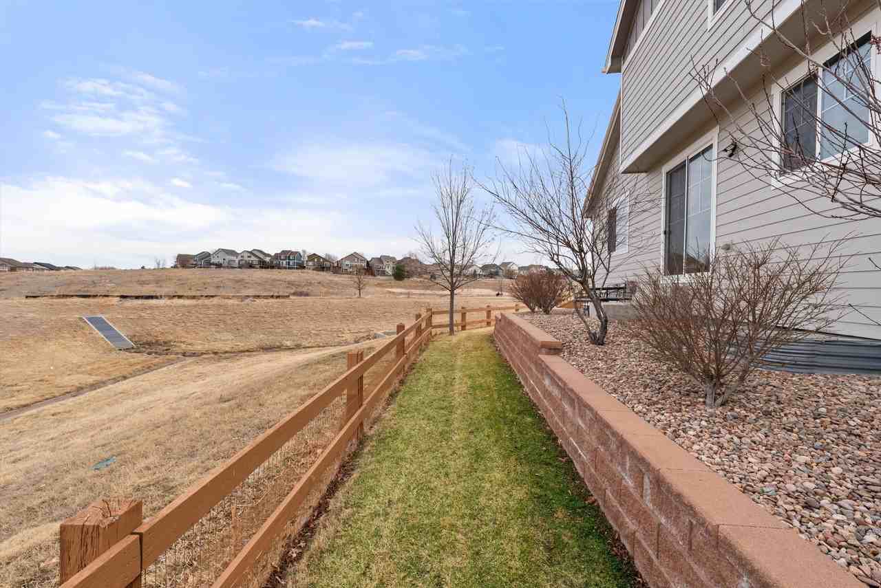 8344 Coopers Hawk Pl - Photo 7 of 48