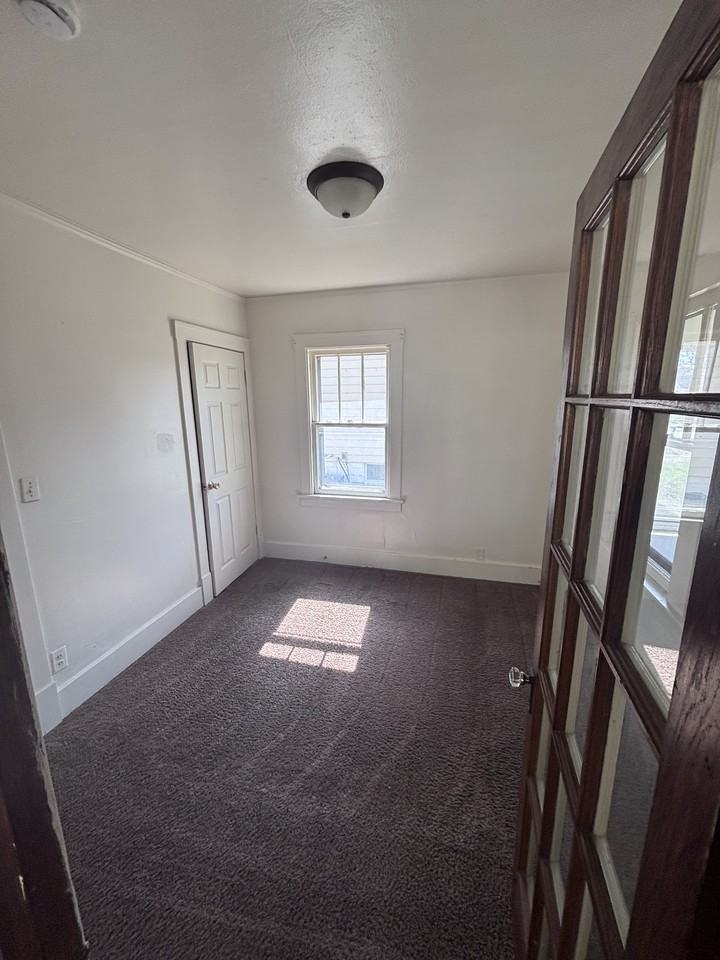 2222 N Ellis St #1 - Photo 3 of 7