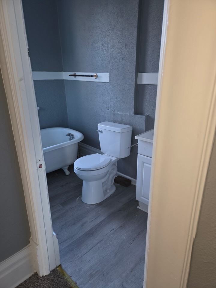 812 W Mcclure Ave #1 - Photo 7 of 12