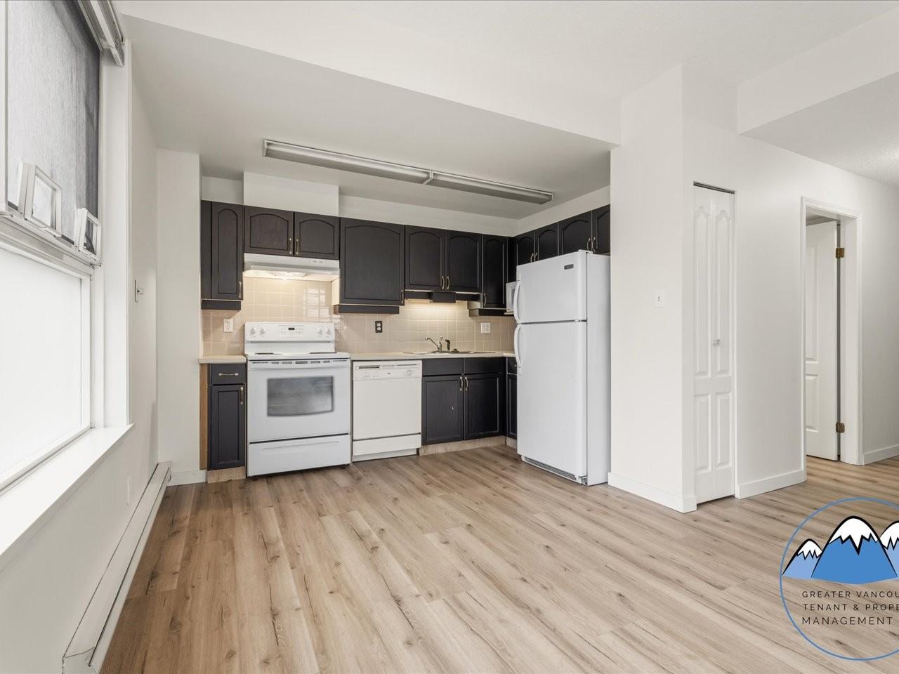 1250 Quayside Dr - Photo 4 of 29