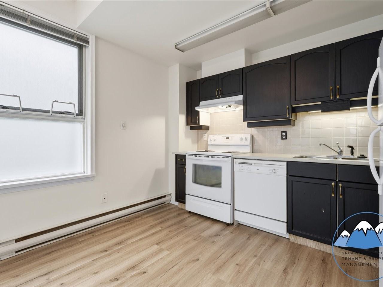 1250 Quayside Dr - Photo 5 of 29