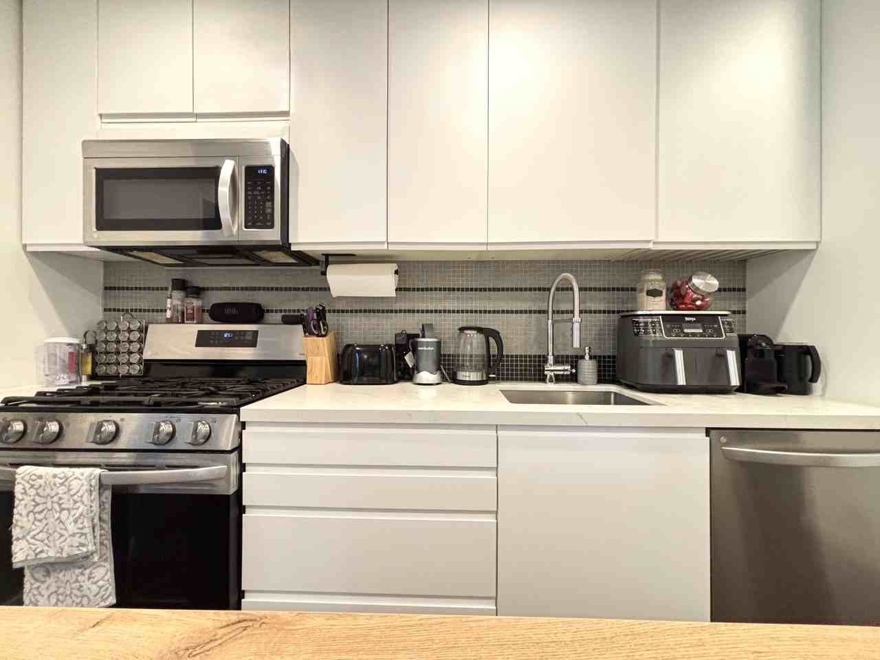 89 Gladstone Avenue #2 - Photo 7 of 23