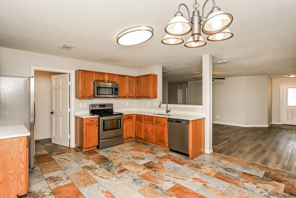 1732 Rialto Way - Photo 7 of 16