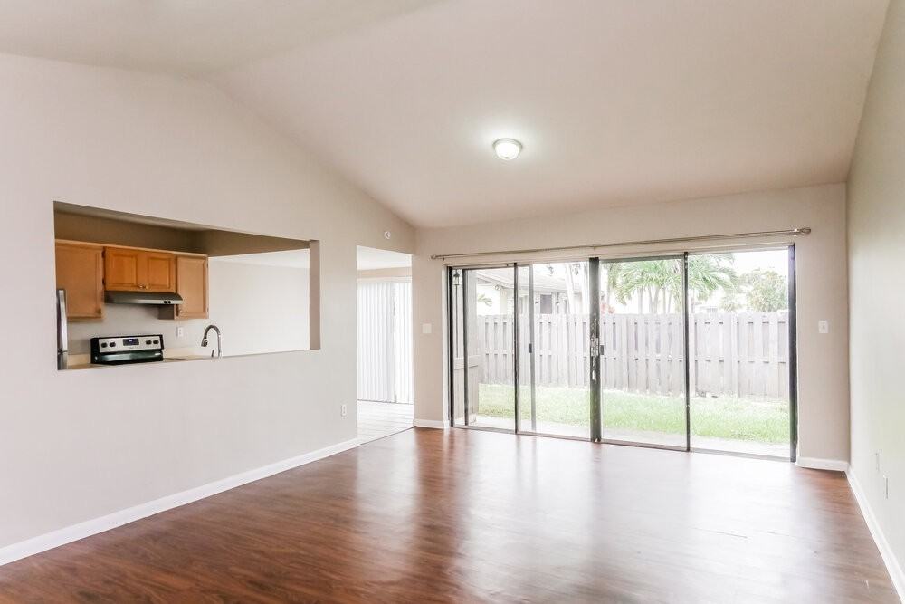 11010 Sw 123rd Ave - Photo 3 of 16