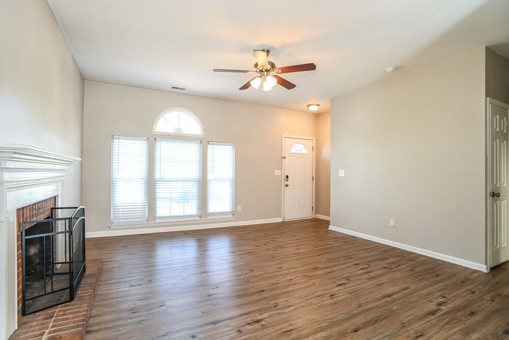 2117 David Earl Dr - Photo 3 of 16