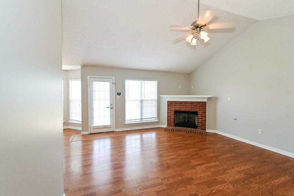 1812 Cherry Creek Dr - Photo 4 of 16