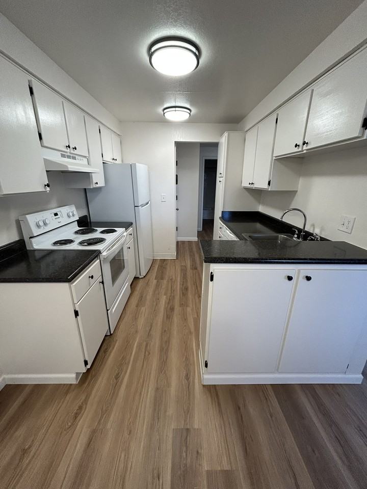 700 Crater Lake Ave #WL34 - Photo 4 of 13