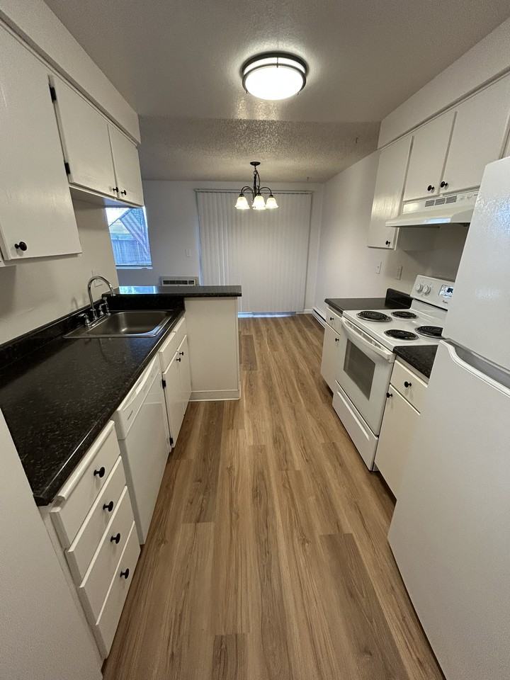 700 Crater Lake Ave #WL34 - Photo 5 of 13