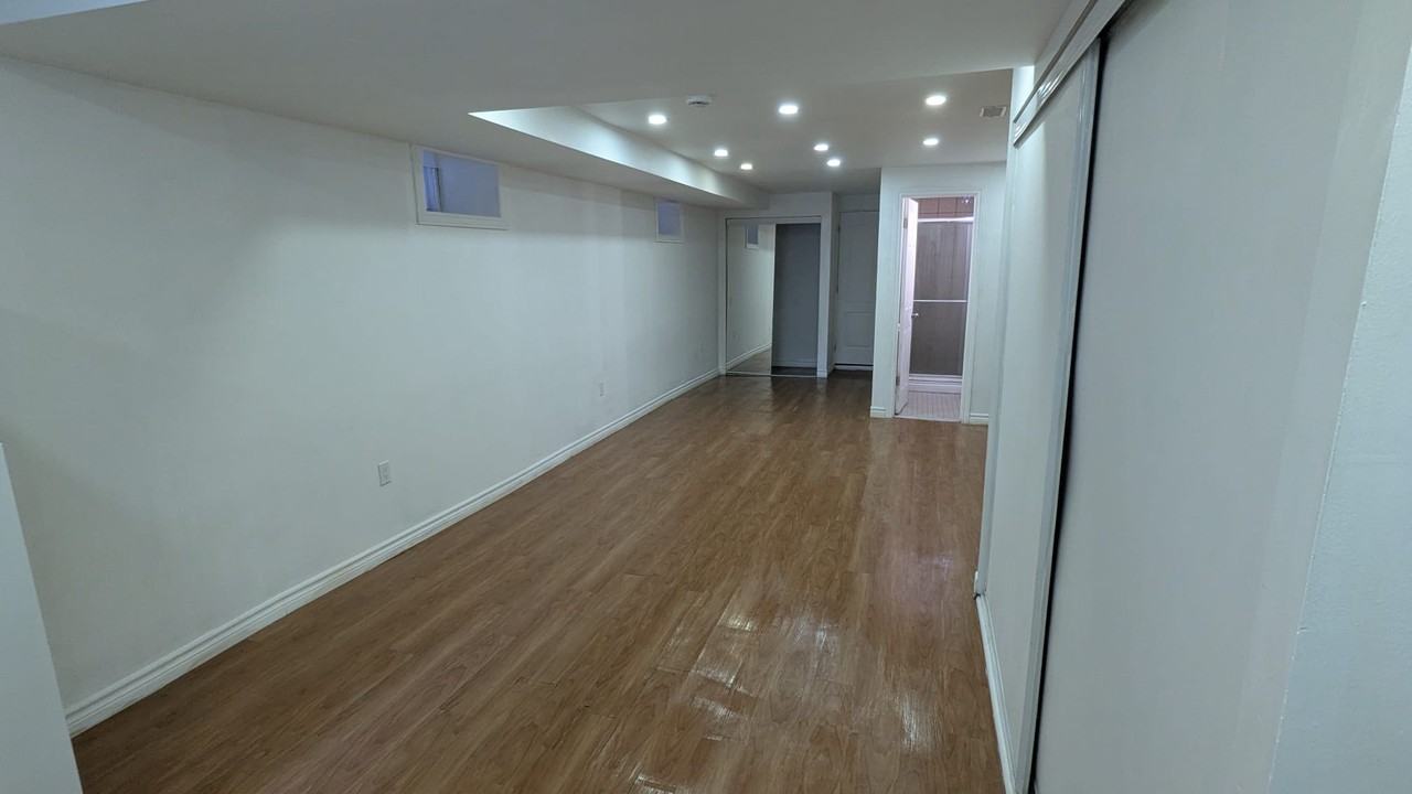 564 Jane Street - Photo 6 of 8