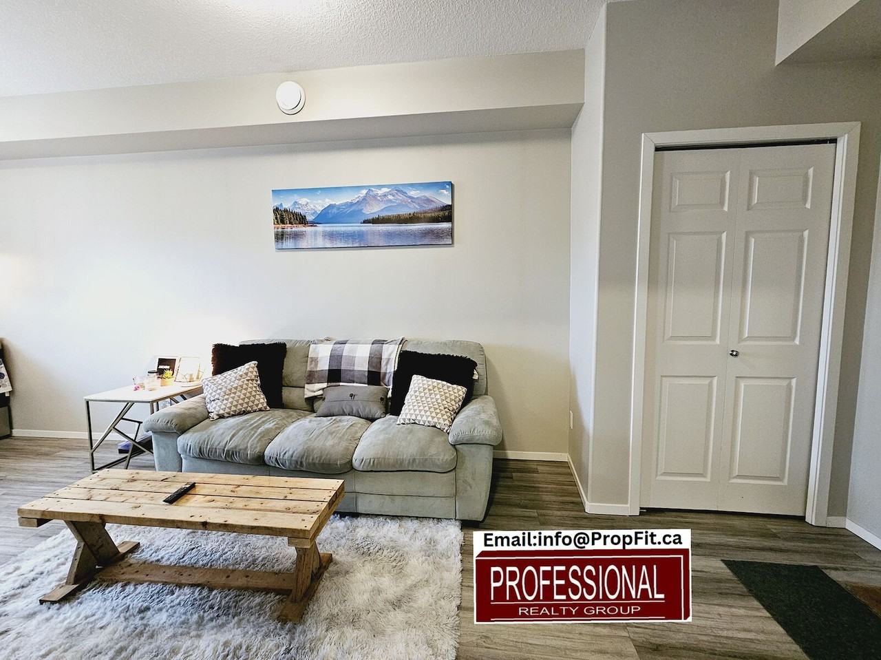 6307 66 St - Photo 3 of 10