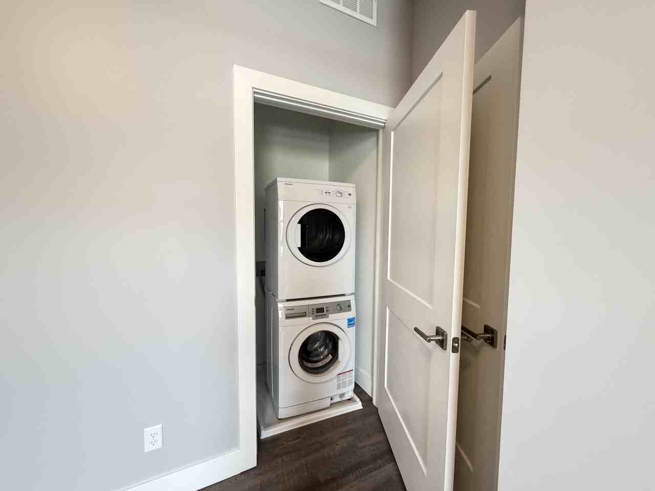 1741 E Murray Holladay RdMillcreek UT 84117 #C303 - Photo 5 of 18