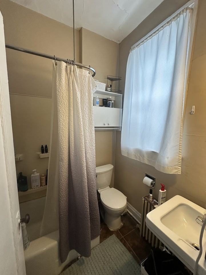 632 E 3rd St #G - Photo 3 of 6