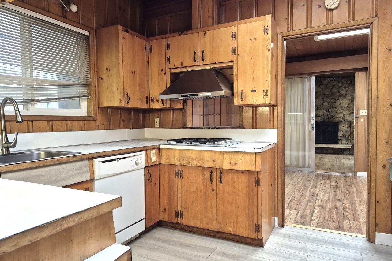 13790 101A Avenue - Photo 4 of 21