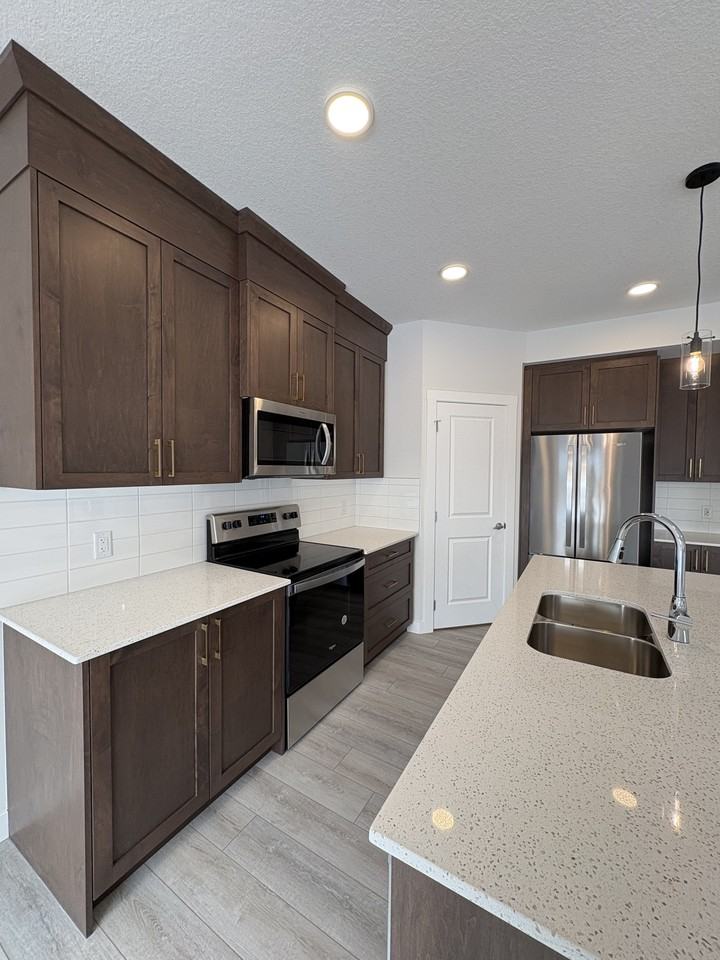 147 Mitchell Way Northwest - Photo 2 of 12