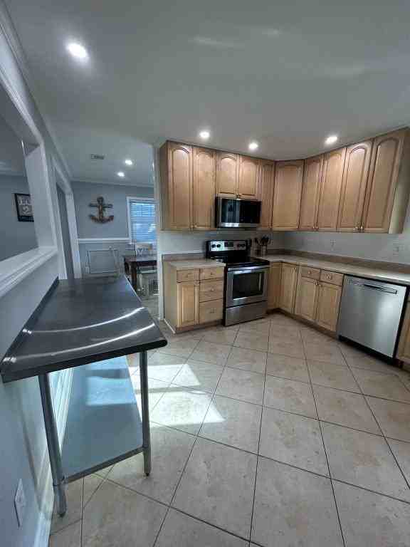 405 Kingston Rd - Photo 6 of 17