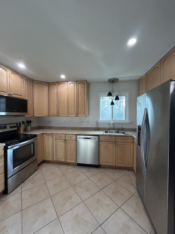 405 Kingston Rd - Photo 7 of 17