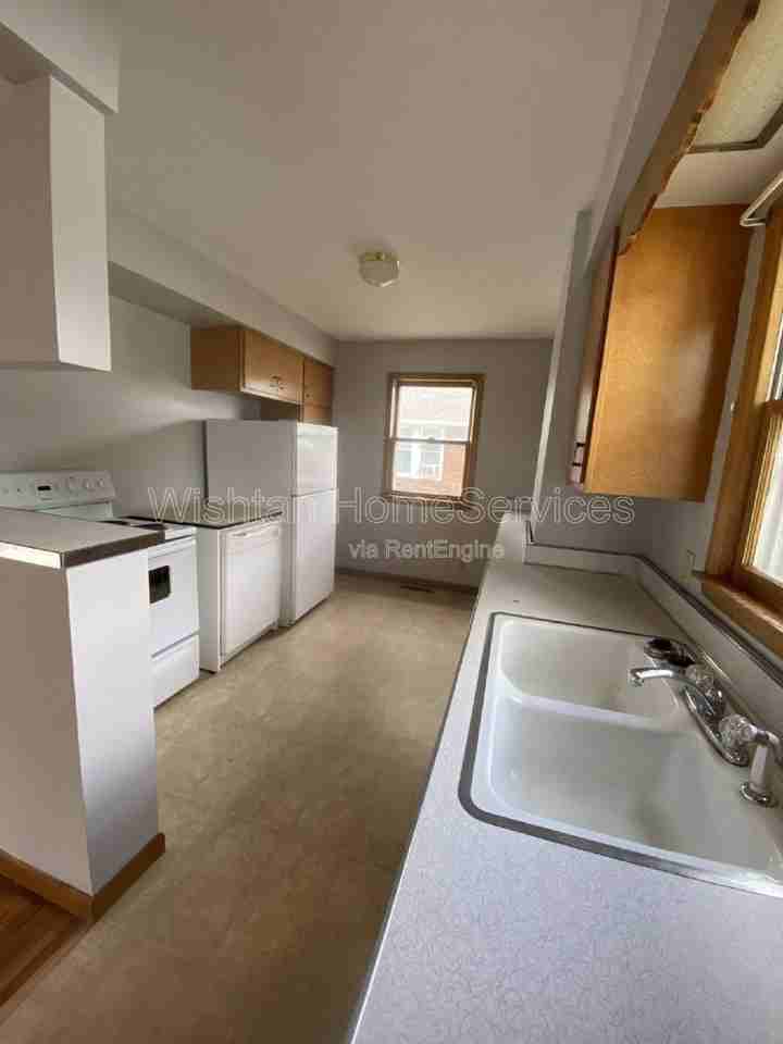 516 W Murray St - Photo 2 of 10