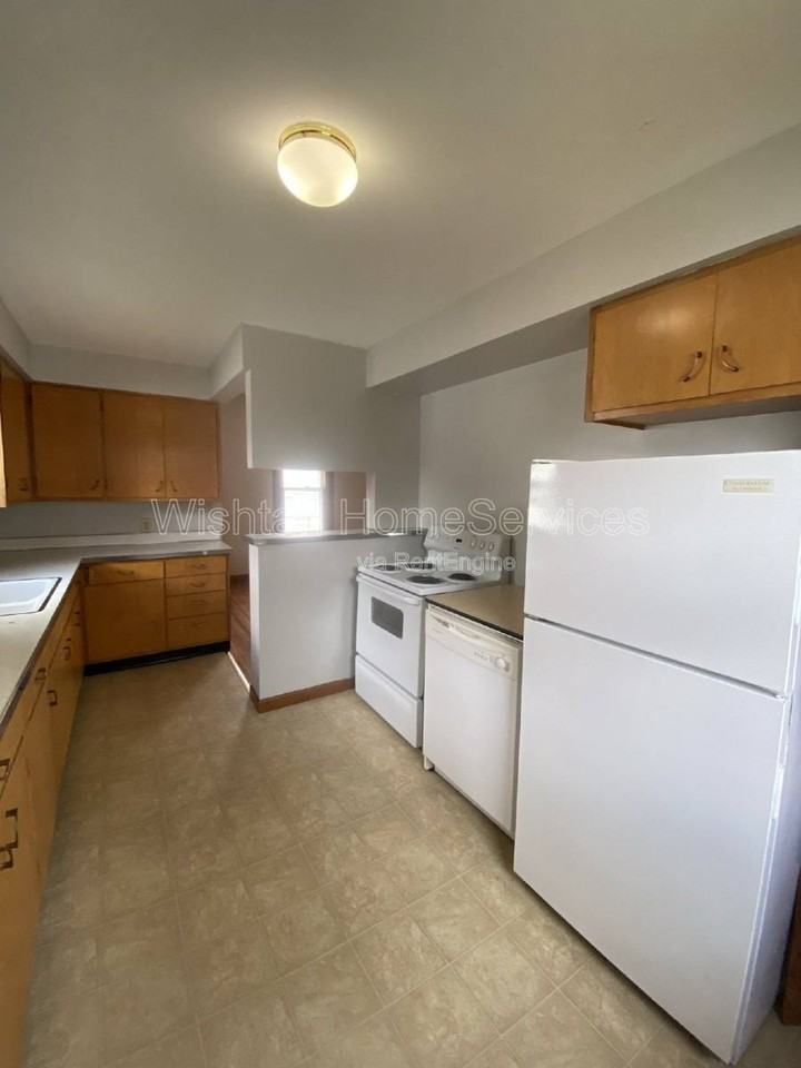 516 W Murray St - Photo 3 of 10