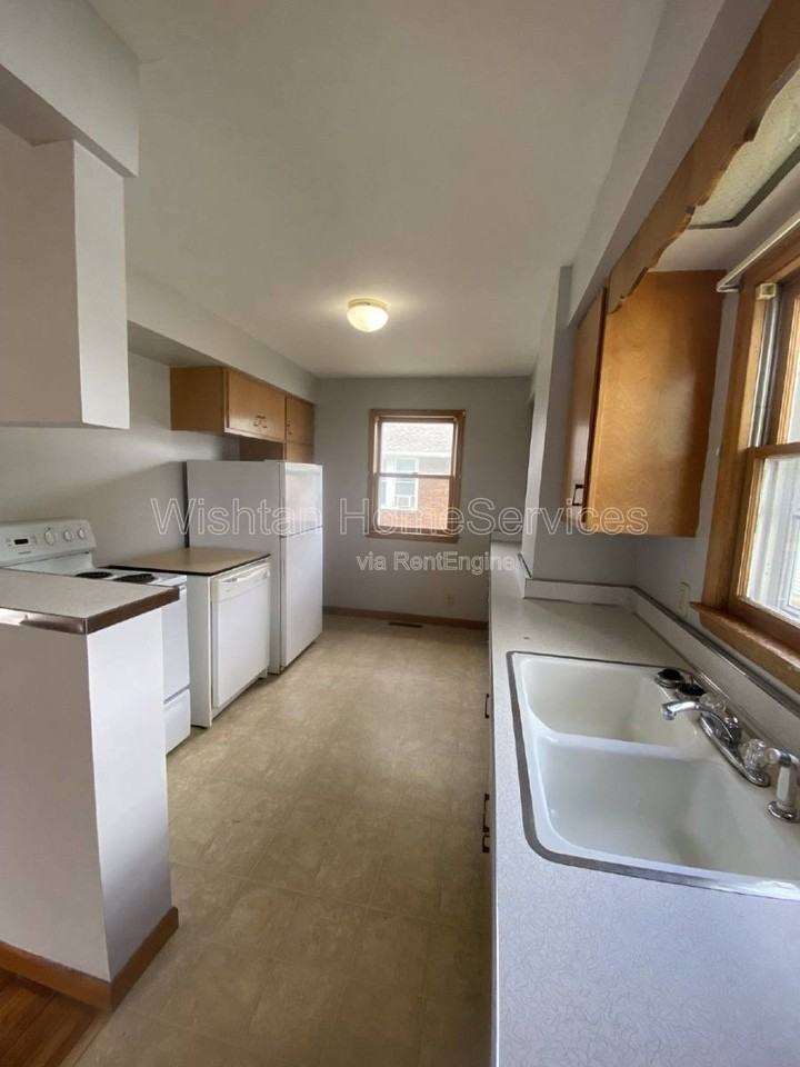 516 W Murray St - Photo 4 of 10